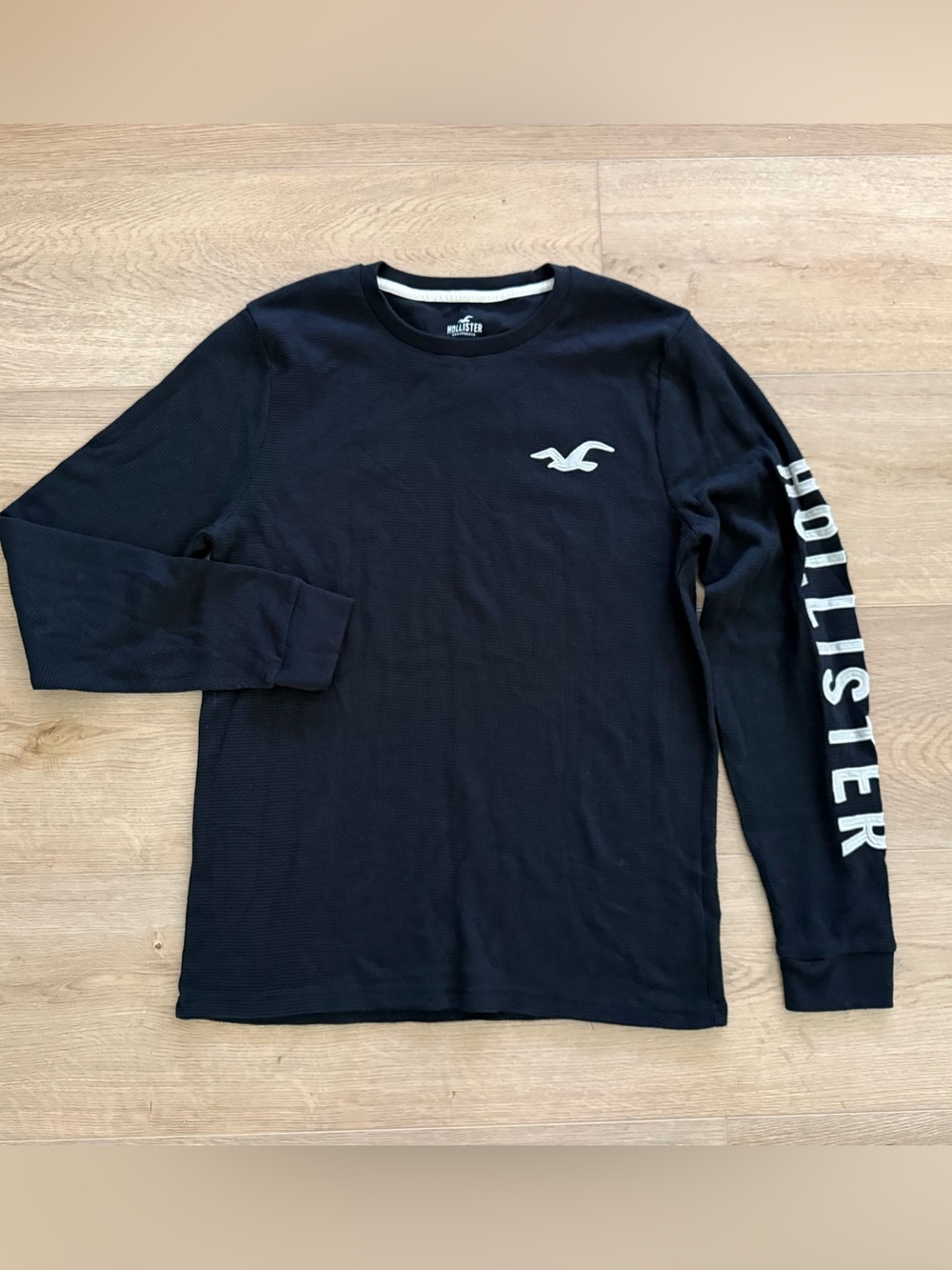 Hollister Men’s M Waffle Knit Thermal Logo Sleeve Long Sleeve Shirt Black